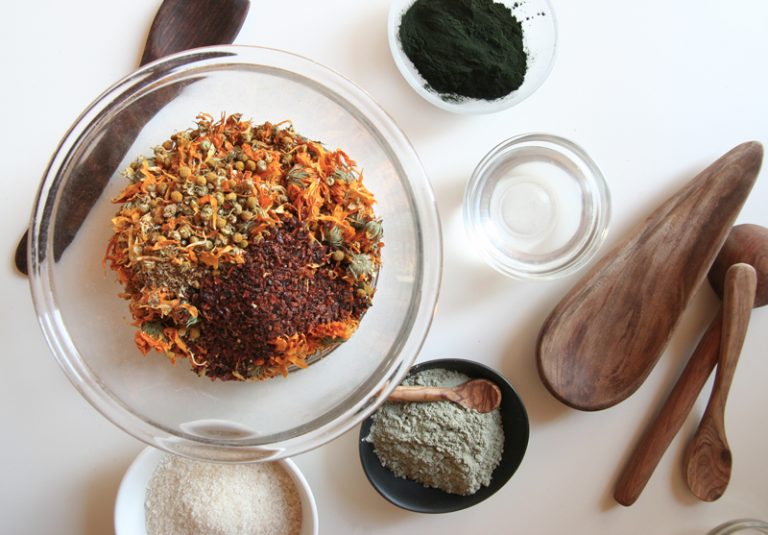 Natural Beauty // Argan + Chlorella Facial Scrub