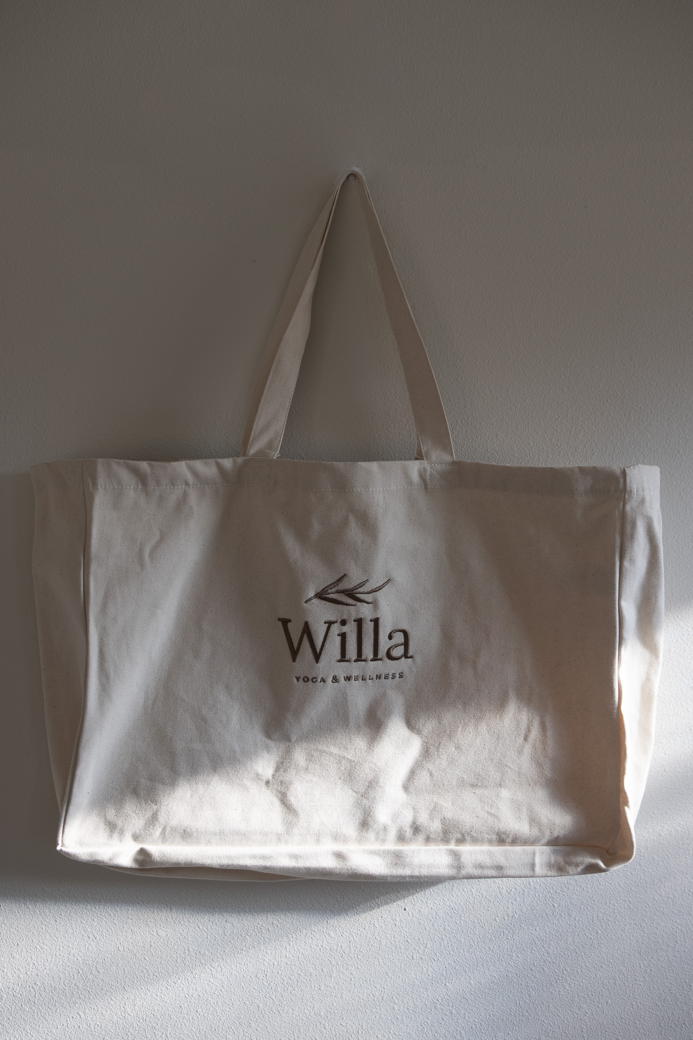 Organic cotton yoga tote bag with dedicated mat sleeve Willa Wellness